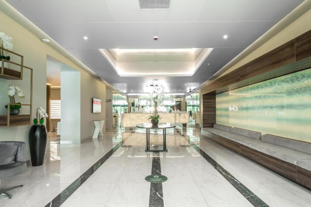Orbit City Batumi Hotel Екстериор снимка