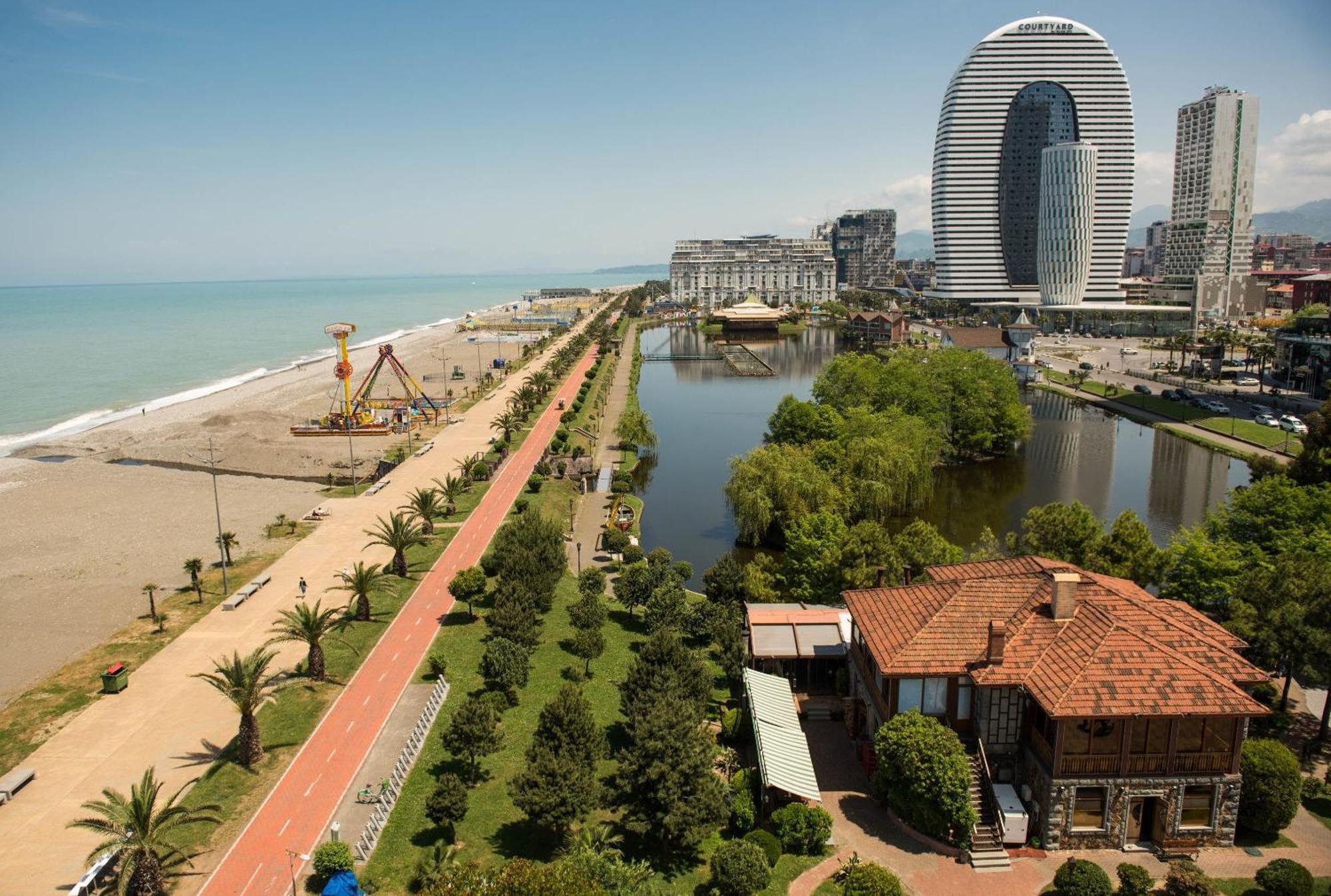 Orbit City Batumi Hotel Екстериор снимка